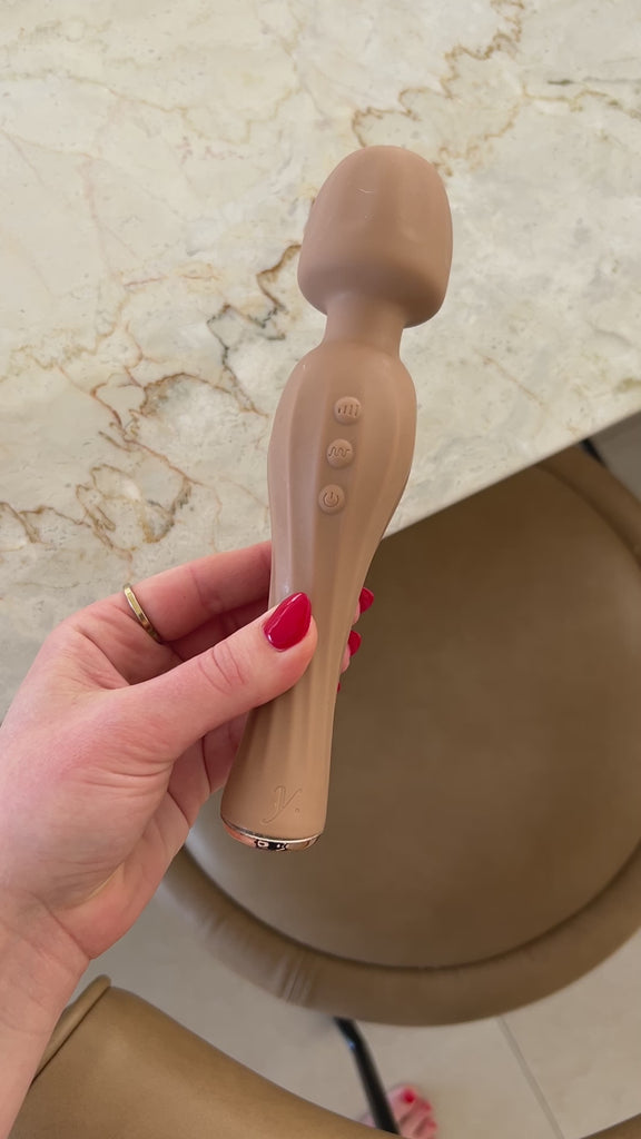 The Mona Wand Massager 4